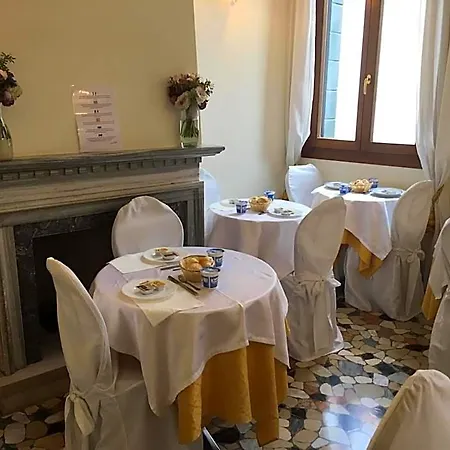 Alloggi Santa Sofia 4*