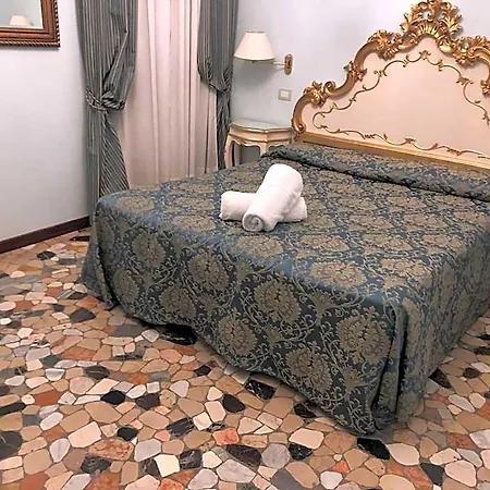 Bed & Breakfast Alloggi Santa Sofia 4*
