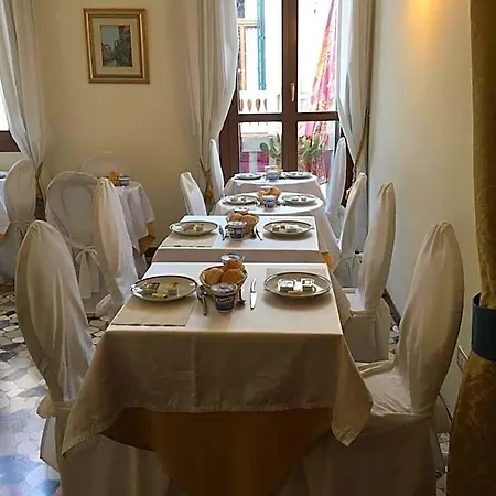 B&B 알로기 산타 소피아 4*