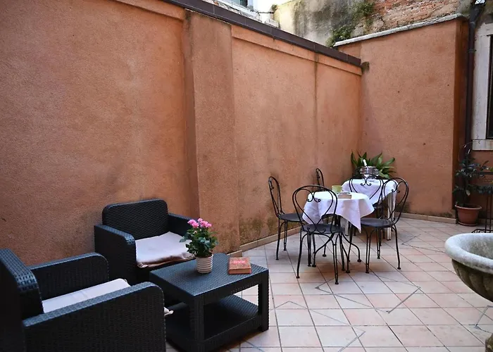 Alloggi Santa Sofia 3*