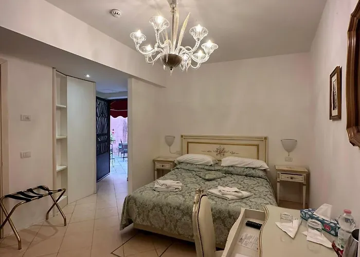 Alloggi Santa Sofia 3*