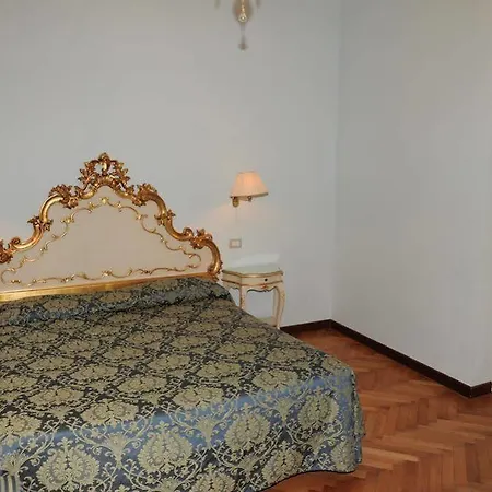 فندق مبيت وإفطار ألووغي سانتا صوفيا 2*